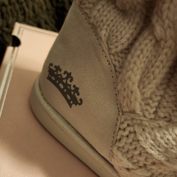 Juicy Couture Sweater Boots - Picture 5 of 8